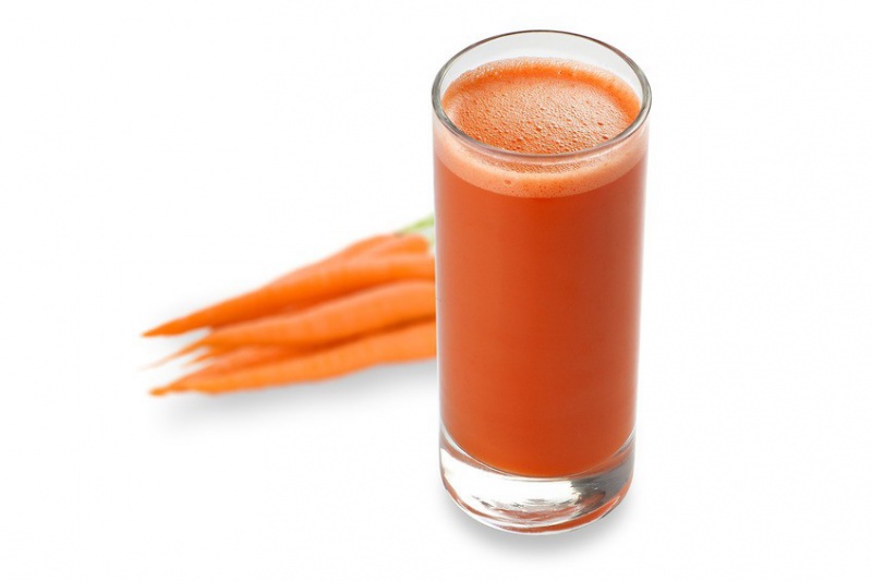 Свежевыжатая морковь. Свежевыжатый морковный сок. Сок морковный 300 мл. Морковный сок 200мл. Свежевыжатый сок морковь.