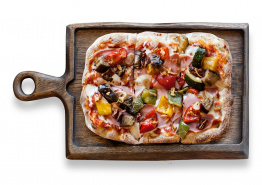 Римская пицца с прошутто котто и овощами гриль 